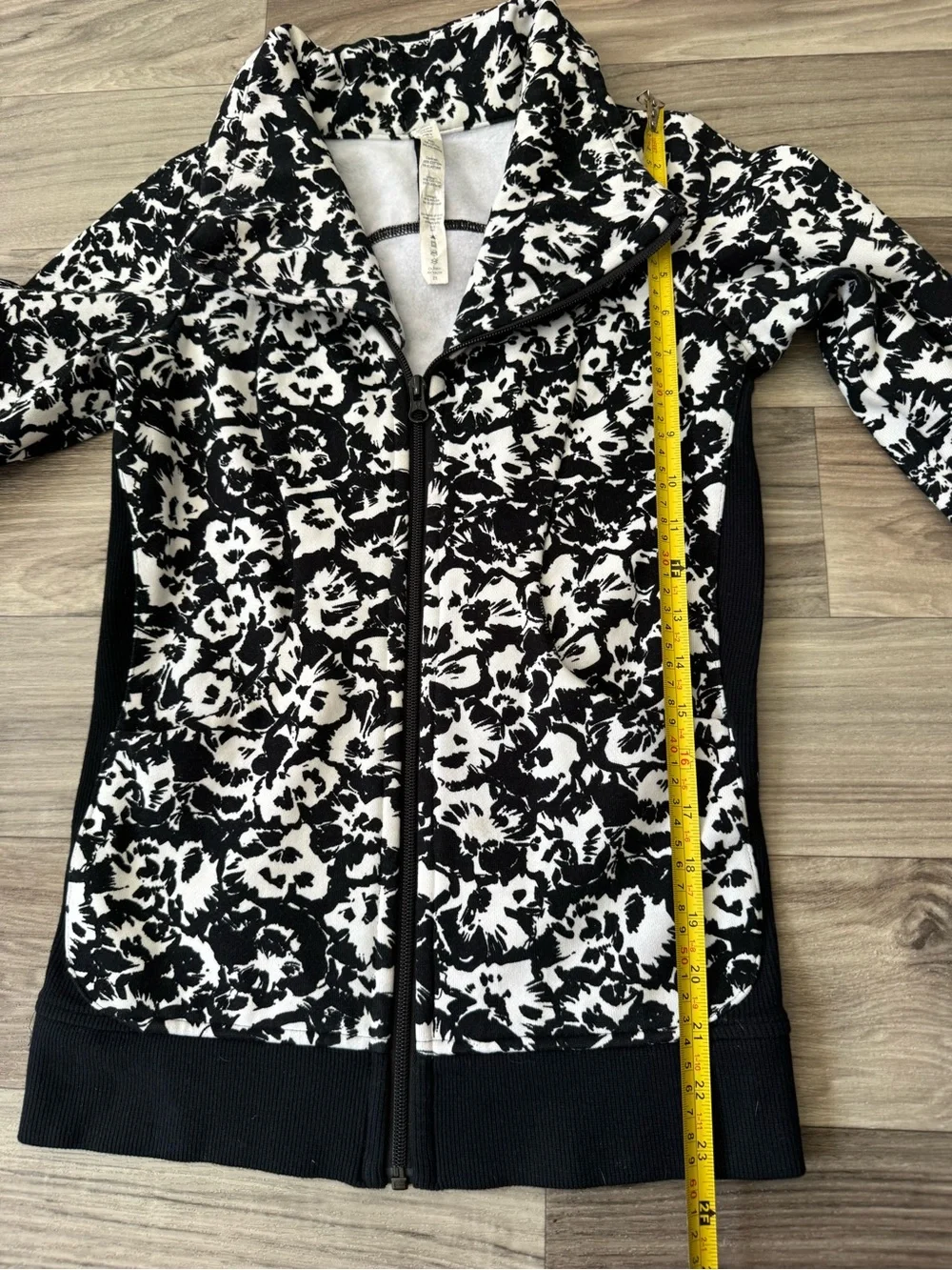 Lululemon Cozy Cuddle Up Jacket in Fleur Sombre Size 2